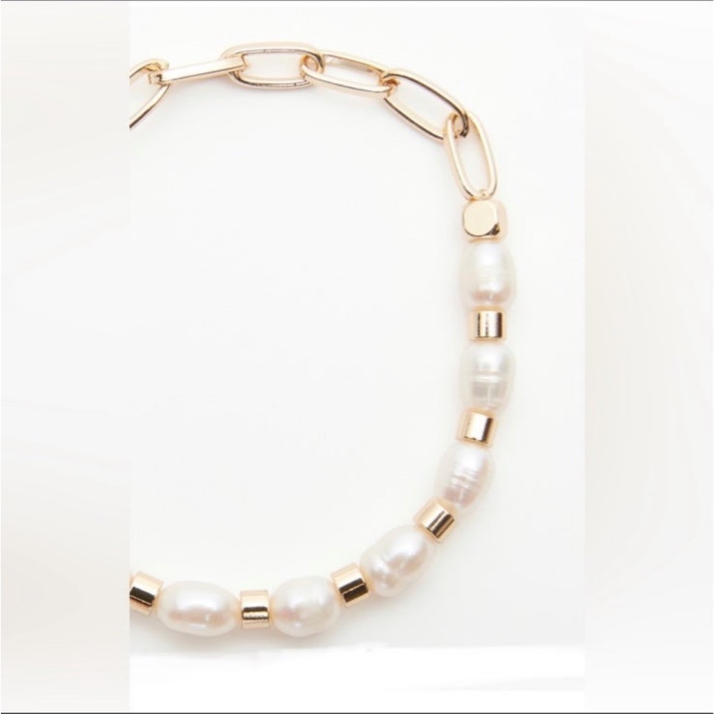 Evereve Macy pearl stretch bracelet - Picture 3 of 8